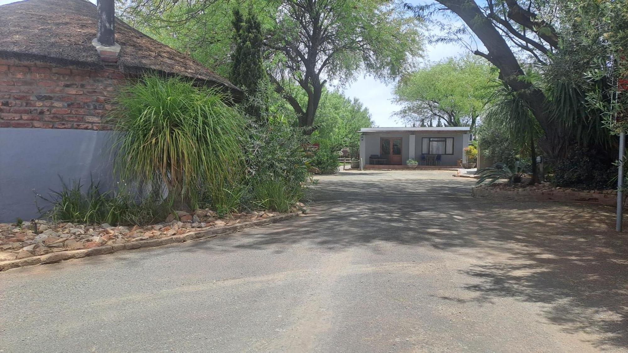 African Dawn B&B Calvinia エクステリア 写真
